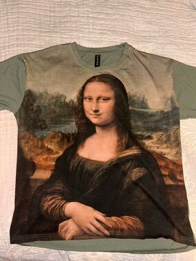 Louvre Mona Lisa Tee in Olive Green—unisex
